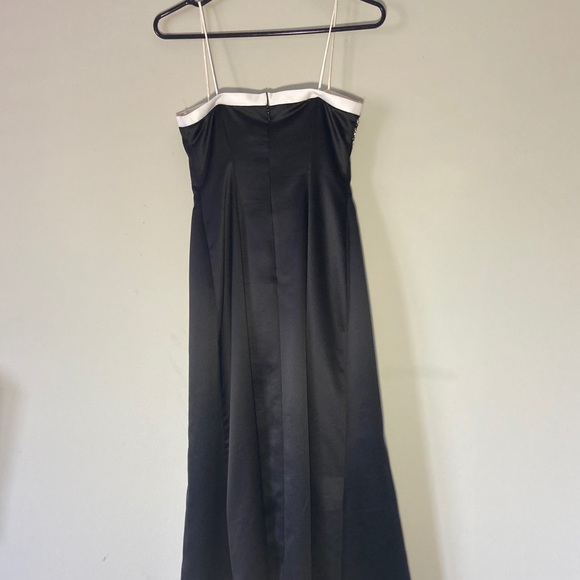 Black and white elegant dress with small flowers - Picture 3 of 3